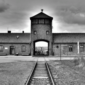 Toegangspoort Auschwitz