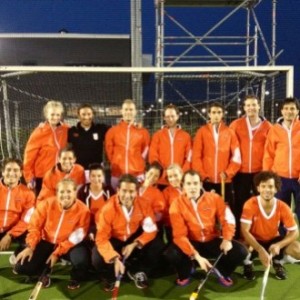 Het bedrijfshockeyteam van Maccabi Nederland (beeld: M. Van Gelder).