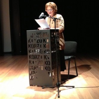 Sandra Geller leest een gedicht van Chagall voor (Beeld: K. Rijken).