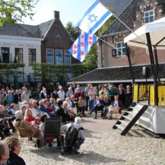 In Workum ging de vlag uit (beeld: Workum.nl)