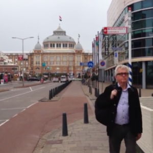 Wim Willems in Scheveningen (beeld: Youtube).