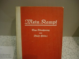 Mein Kampf terug in Duitse winkelrekken