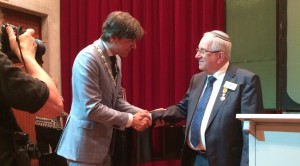 Koninklijke onderscheiding voor Max van Praag