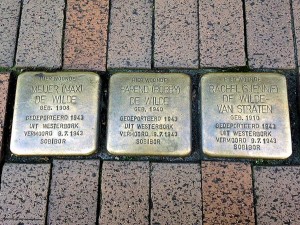 Stolpersteine in de Folkingestraat (foto SFS)