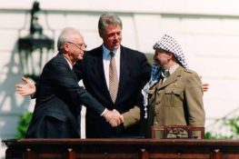Rechtenvrije afbeelding van Clinton, Rabin en Arafat.