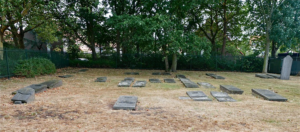 Mogelijk tien onzichtbare grafzerken op Joodse begraafplaats