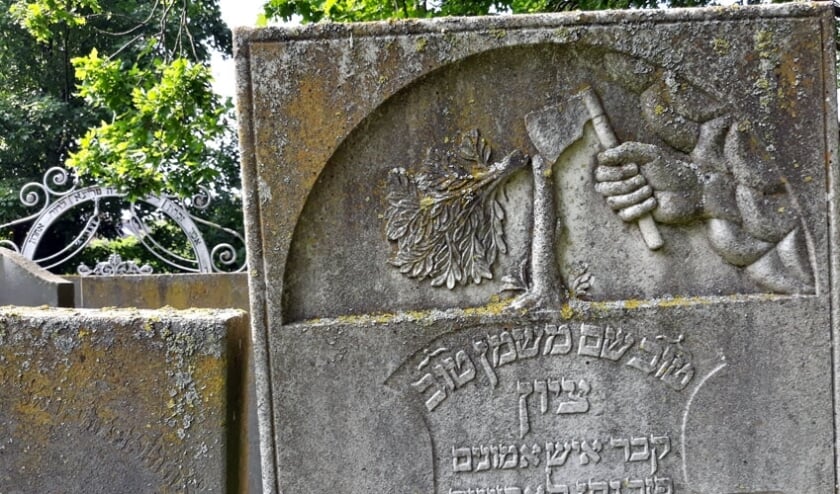 Joodse begraafplaats IJsselmuiden door niet-Joden opgeknapt