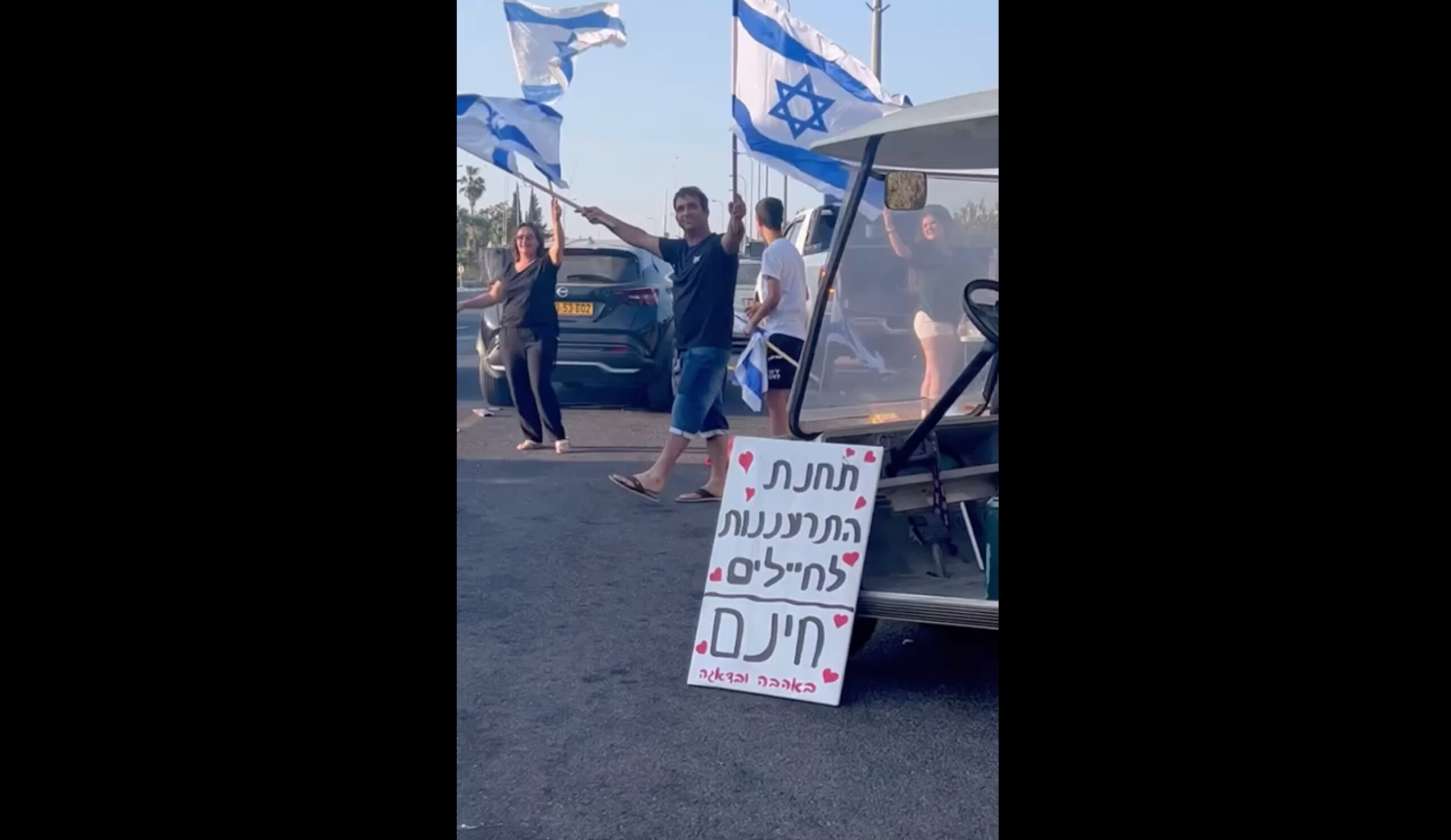 Video’s: Israëli’s steunen soldaten richting het front