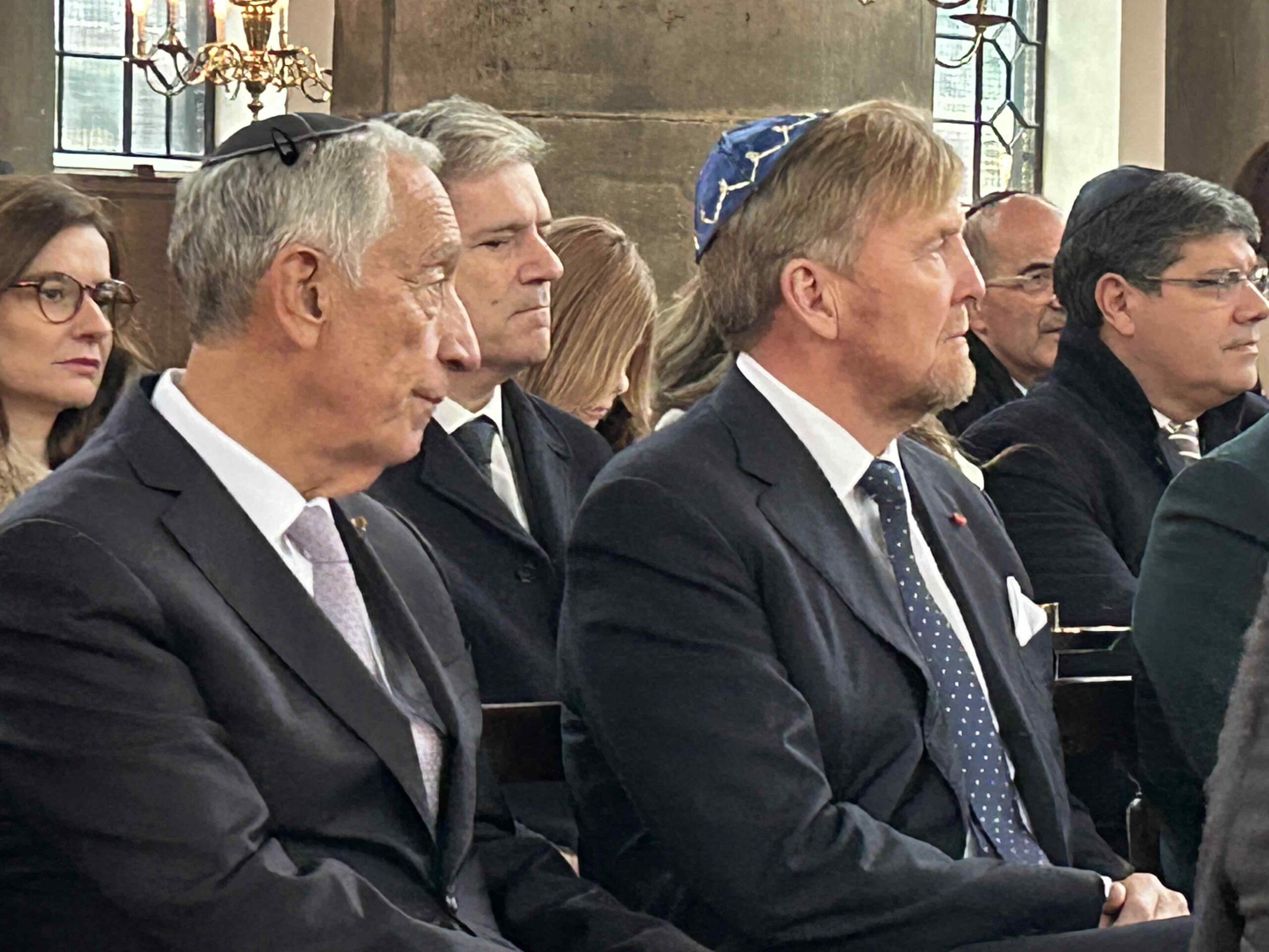 Koning opent vernieuwd museum Het Spinozahuis