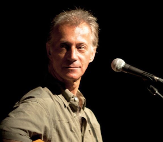 Matti Caspi in de Zappa Club, 2010 (beeld: Afgeleid werk van Gilad Avidan : TheCuriousGnome, wikpedia commons, CC BY-SA 3.0)