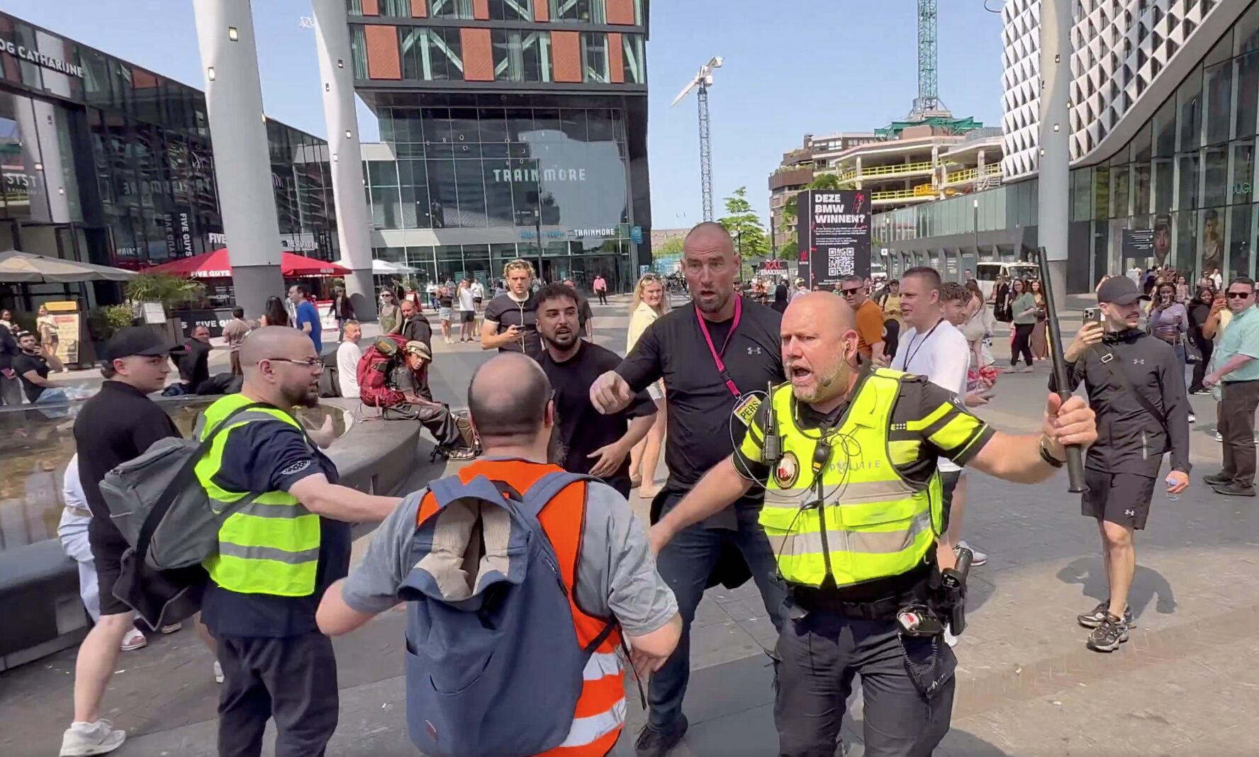 Chaos Utrecht Centraal, 23 mei 2026, blokkade spoor (beeld: X.com)
