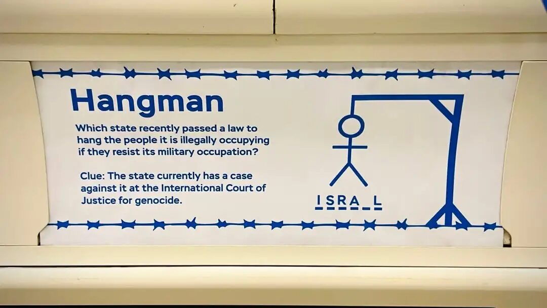 Antisemitisch affiche in Londense metro (beeld: Instagram/@CombatAntisemitism)