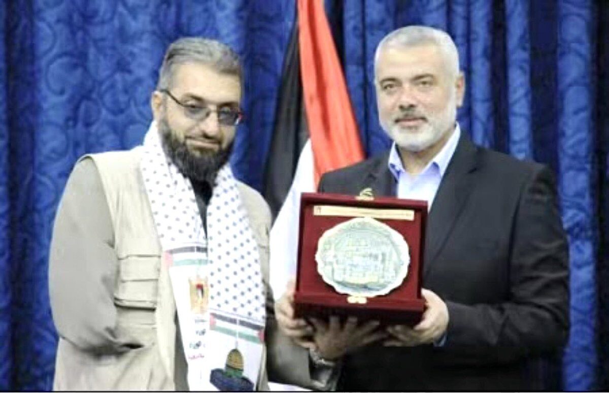 Amin Abou Rashed, alias Abou Eenarm, met wijlen Hamas-baas Ismael Haniye (beeld: X.com)