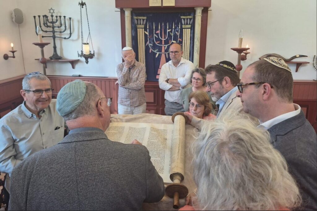 Terugkeer thorarol Sliedrecht (beeld: Stichting Dijksynagoge)