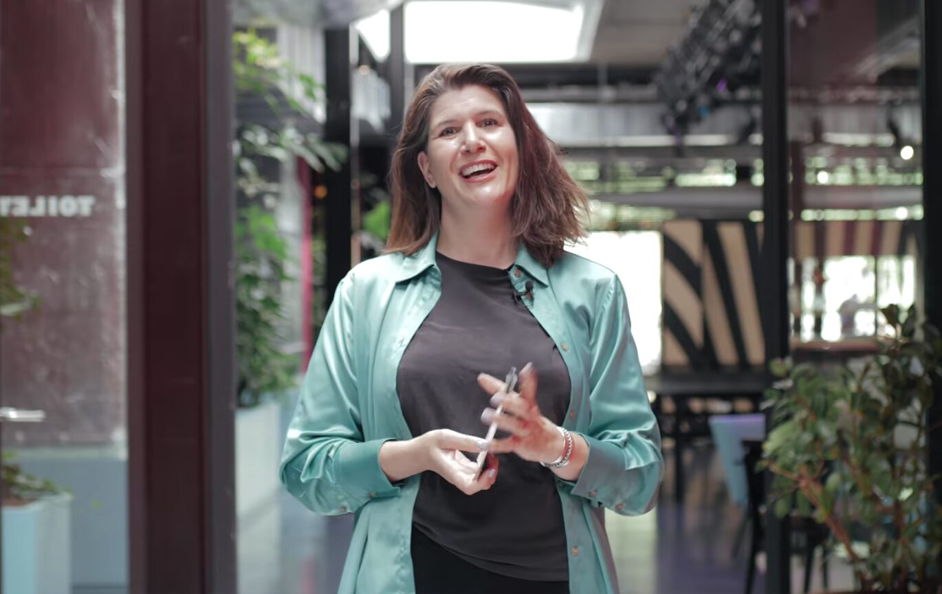 Esther Hammelburg (beeld: Boekmanstichting, YouTube)