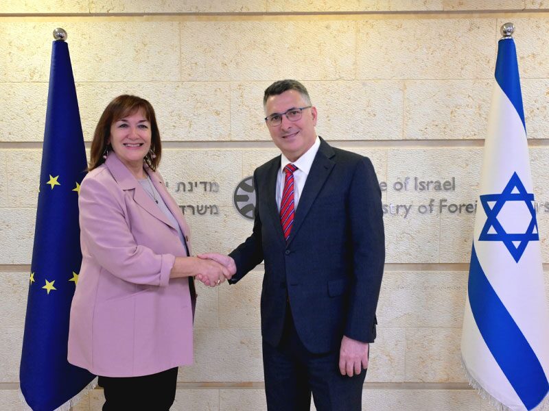 Gideon Sa'ar met Šuica (beeld: © GPO/Shlomi Amsalem)