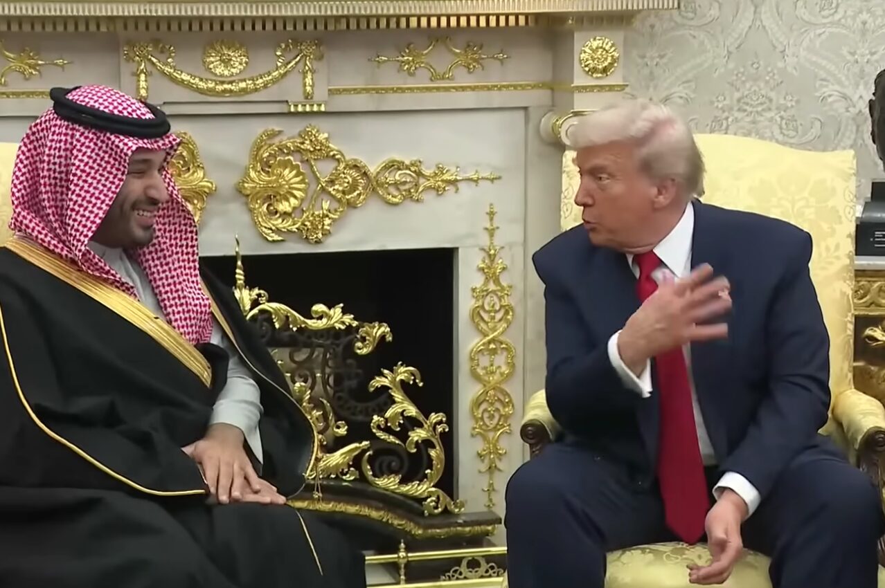 Saoedische kroonprins Mohammed Bin Salman bi Trump, 2025 (beeld: White House, YouTube)