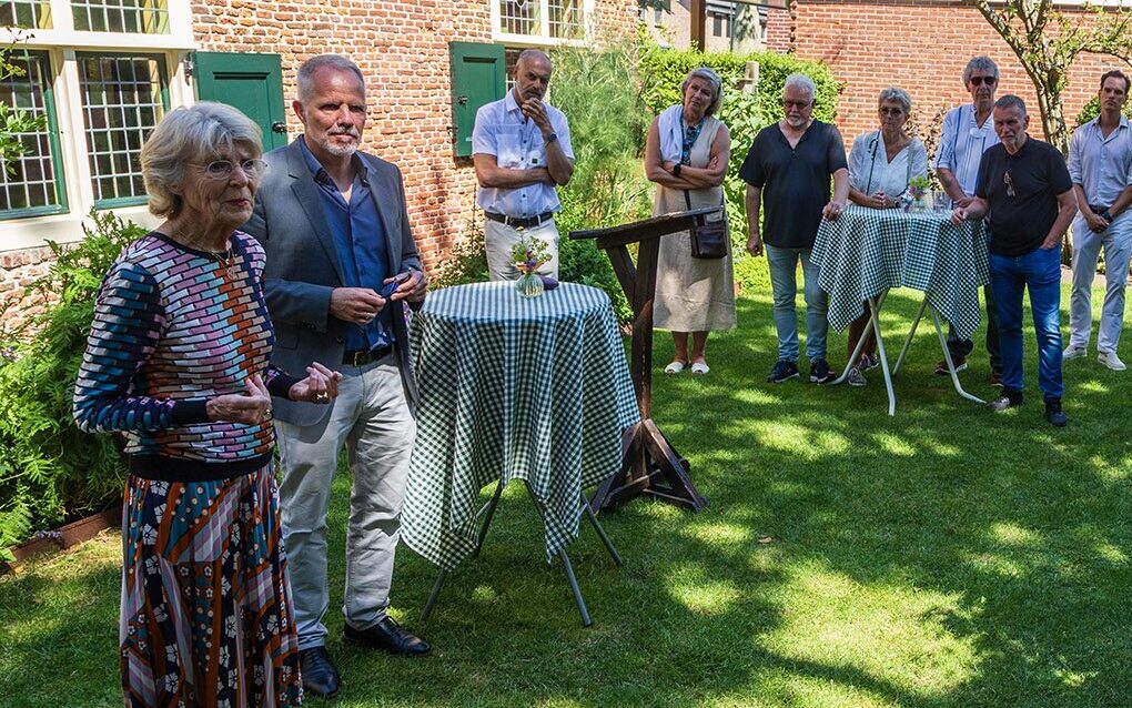 Prinses Irene doopt roos in Spinozahuis (beeld: Jaap van Egmond)