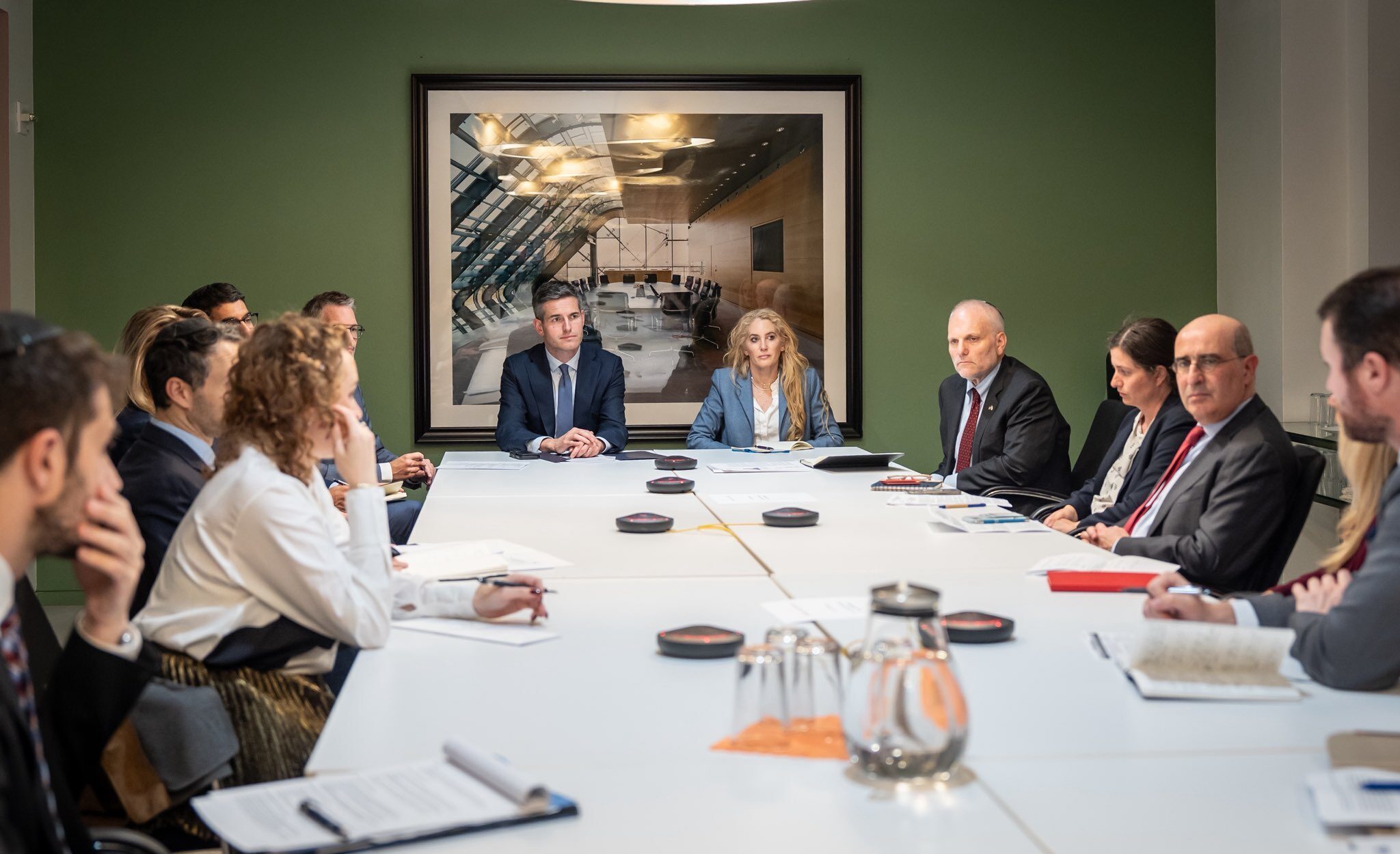 Berendsen praat met Joodse leiders bij VN, 2026 (beeld: X.com, min. BZ)