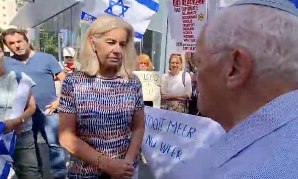 ambassadeur Nederland in Israël krijgt lintje terug (beeld: X.com)