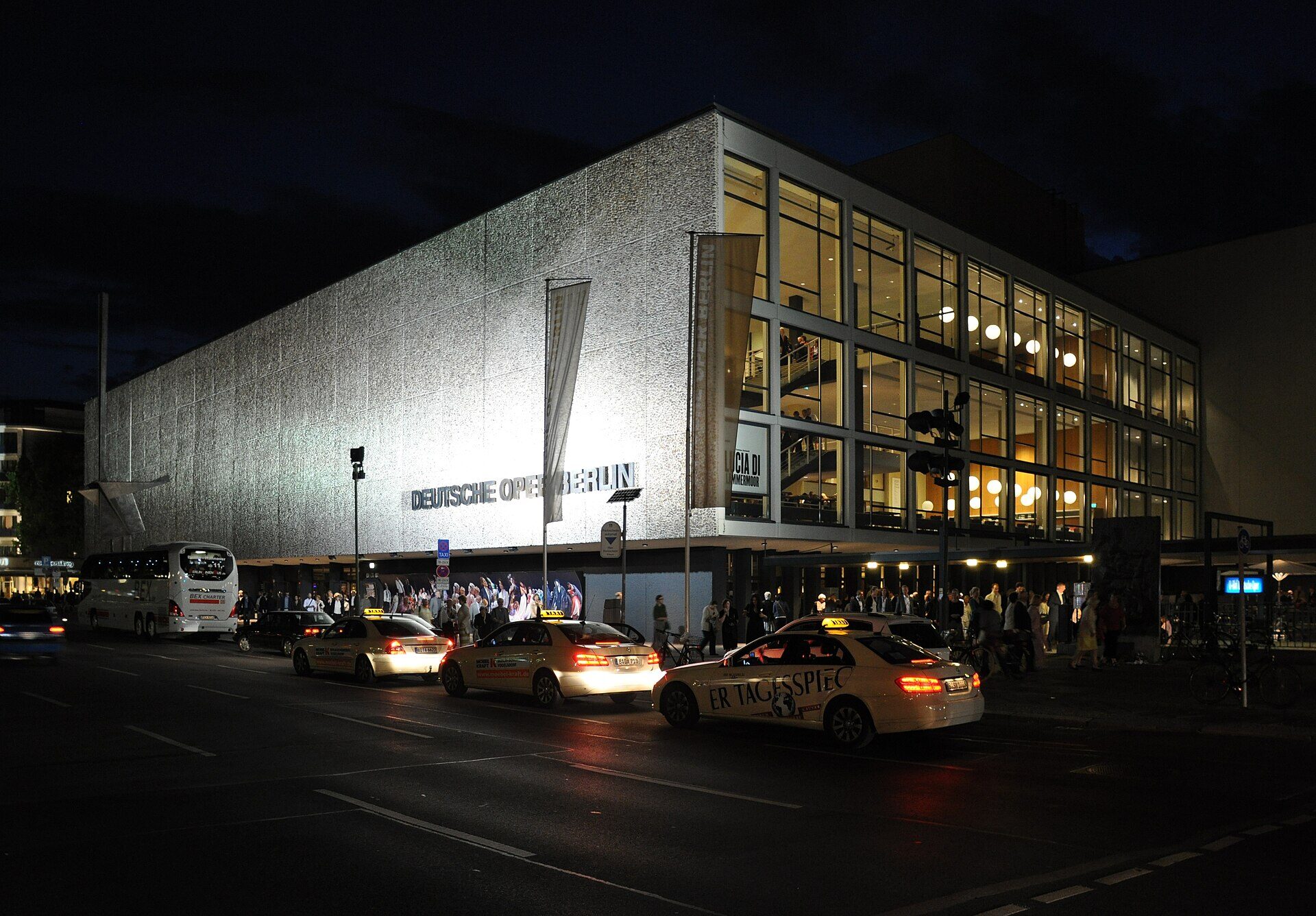 Deutsche Oper in Berlijn (beeld: Andreas Praefcke, wikipedia commons)